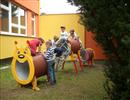 D�ti r�di lezou po housence :)