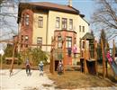 dv� v�kov� sm�en� t��dy ve vile na okraji m�sta s velkou vybavenou zahradou,s logopedickou poradnou.